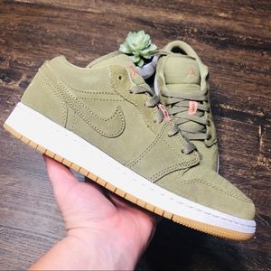 jordan 1 mid trooper bleached coral